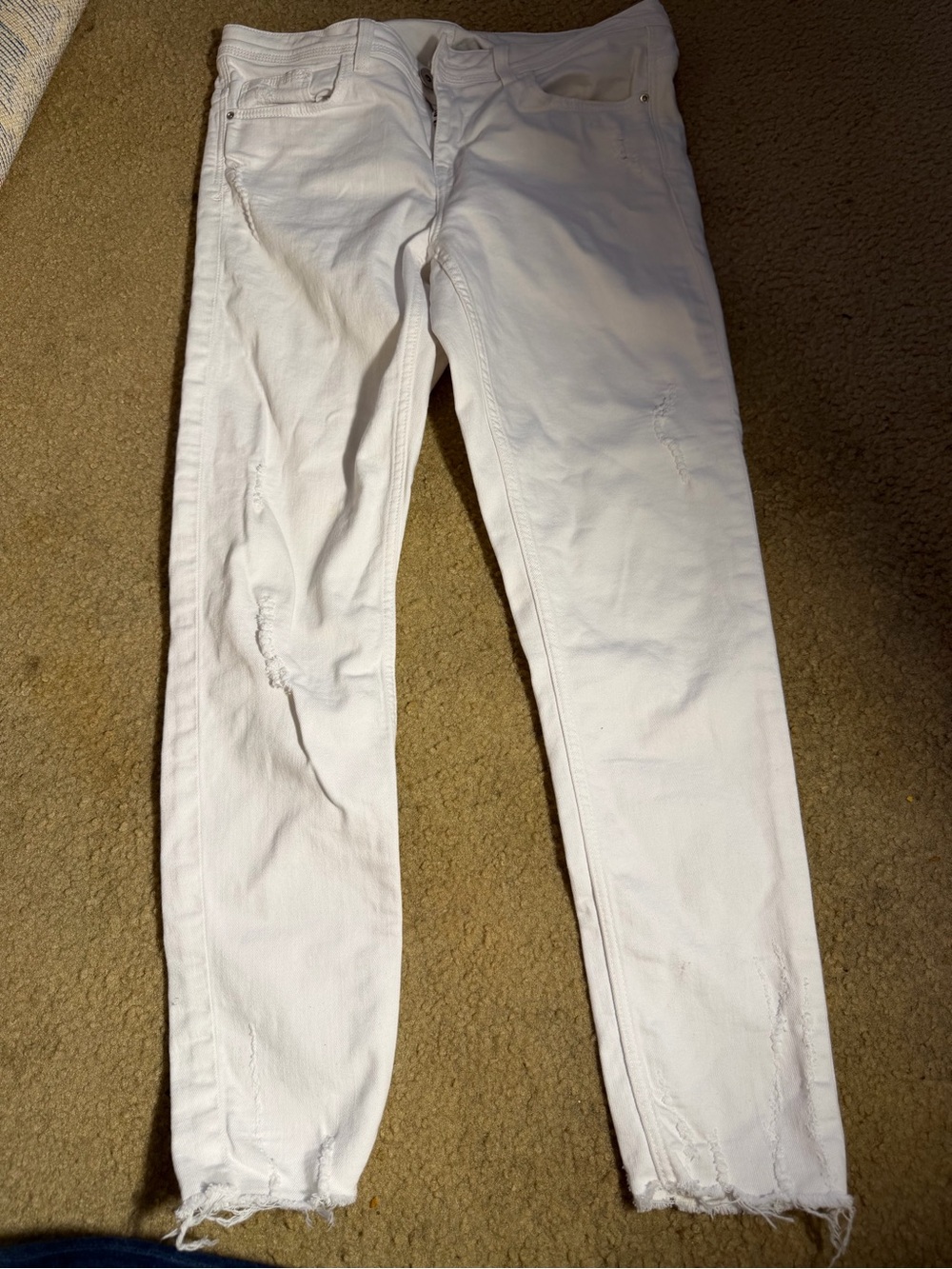 Zara Basic Z1975 Denim Women’s Size 8 White Distressed Skinny Jeans Raw Hem